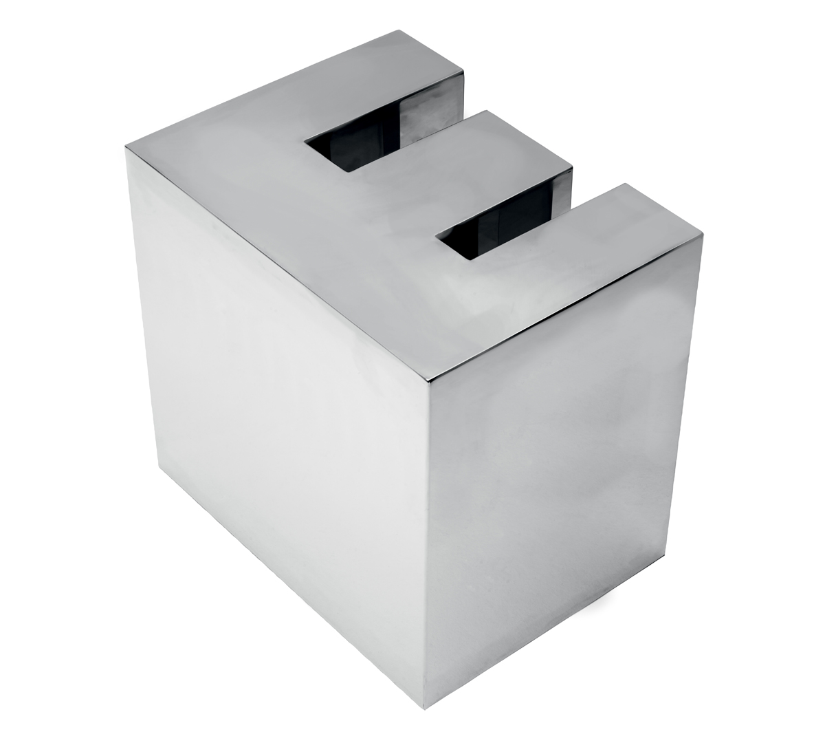 Приставной столик LETTER E Andrew Martin, стоимость 48 000 руб. 