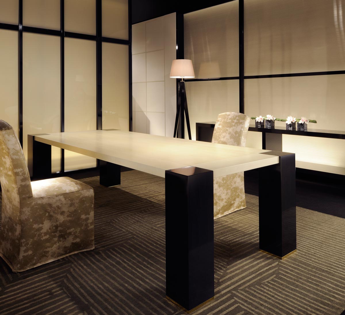 Обеденный стол ELISEO Armani / Casa, стоимость 1 320 000 руб.  Фотография 1