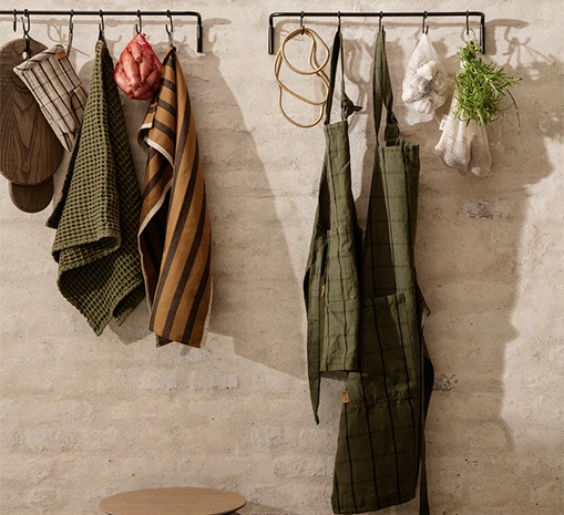 Фартук Kids Hale Apron Green\Black Ferm Living, стоимость 5 100 руб.  Фотография 1