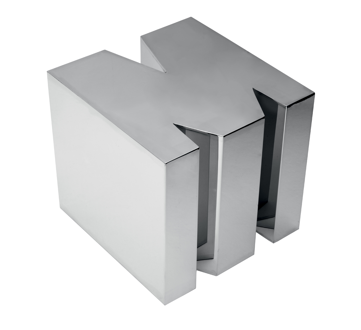 Приставной столик LETTER M Andrew Martin, стоимость 48 000 руб. 