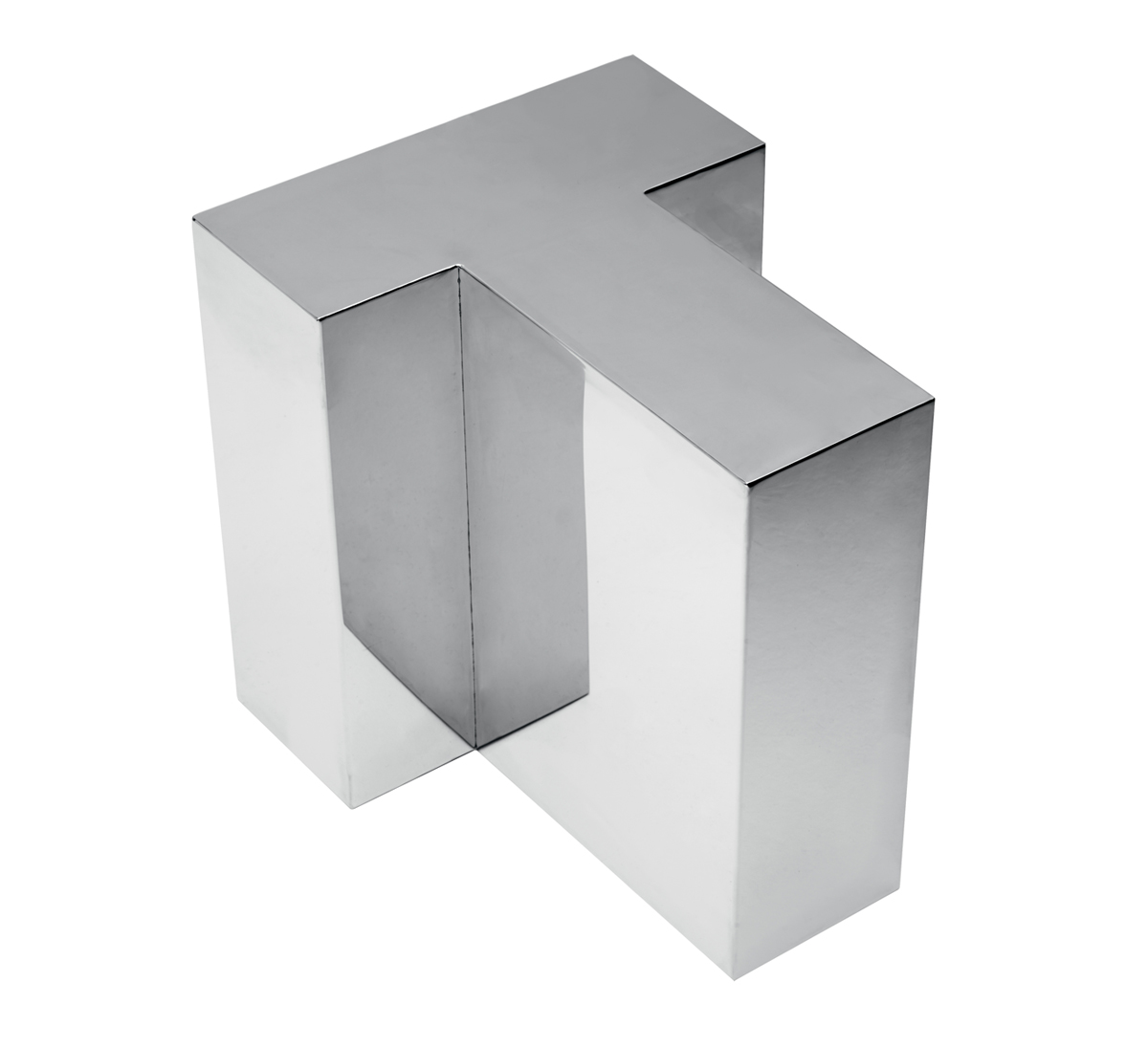 Приставной столик LETTER T Andrew Martin, стоимость 48 000 руб. 